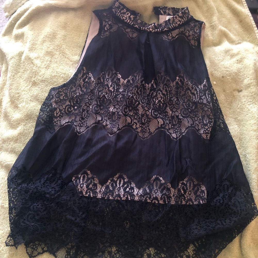Lace sleeveless blouse M